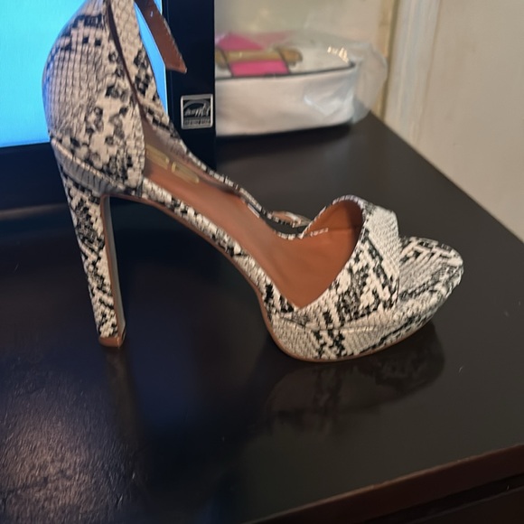 Beautiful high heels very girly - Picture 10 of 11